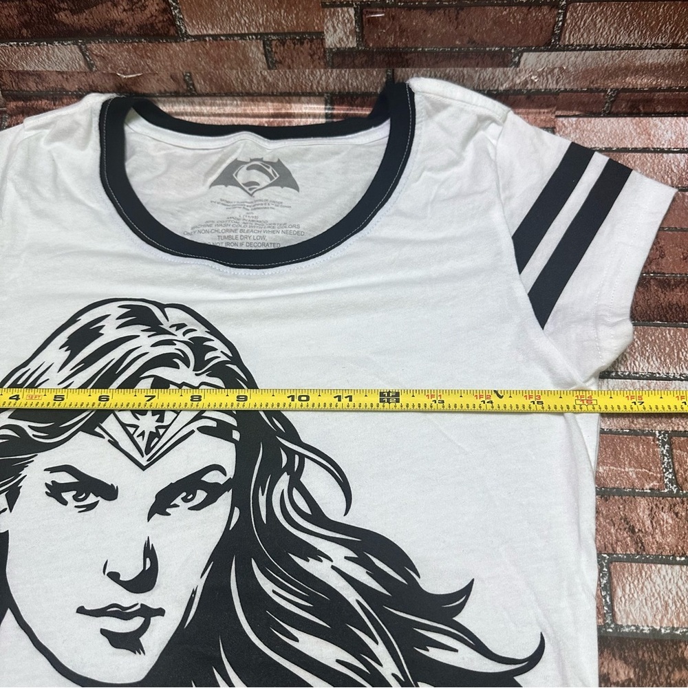 Warner Bros Gray and White Graphic Fitted T-Shirt size L (11-13) - Picture 8 of 11